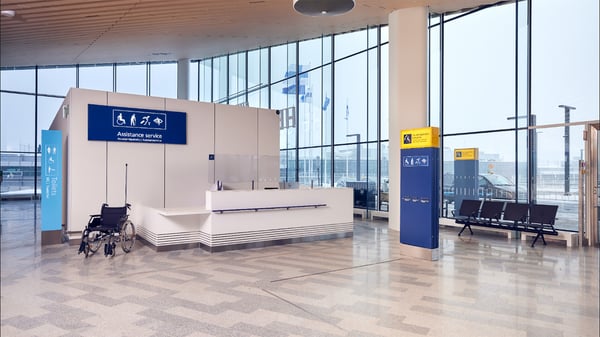 Avustuspalvelutyö Helsinki-Vantaan lentoasemalla tarjoaa merkityksellisen työn kannustavassa työyhteisössä