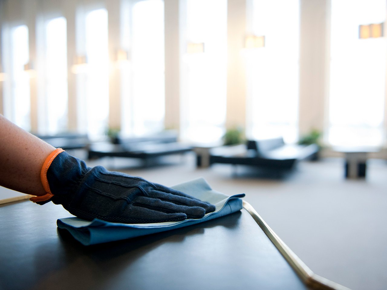 Luotealla kesätöissä siivoojana